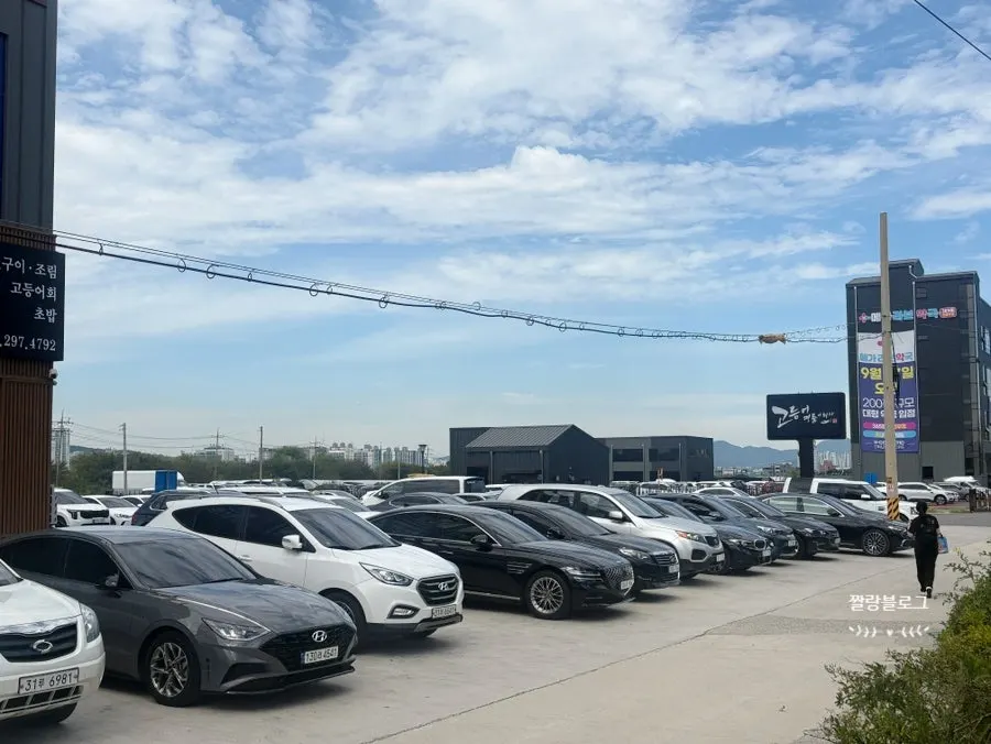 Free parking space next to the restaurant