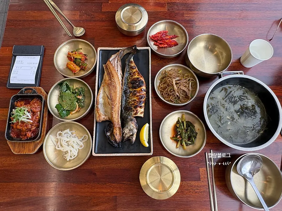 Side dishes laid out right after ordering