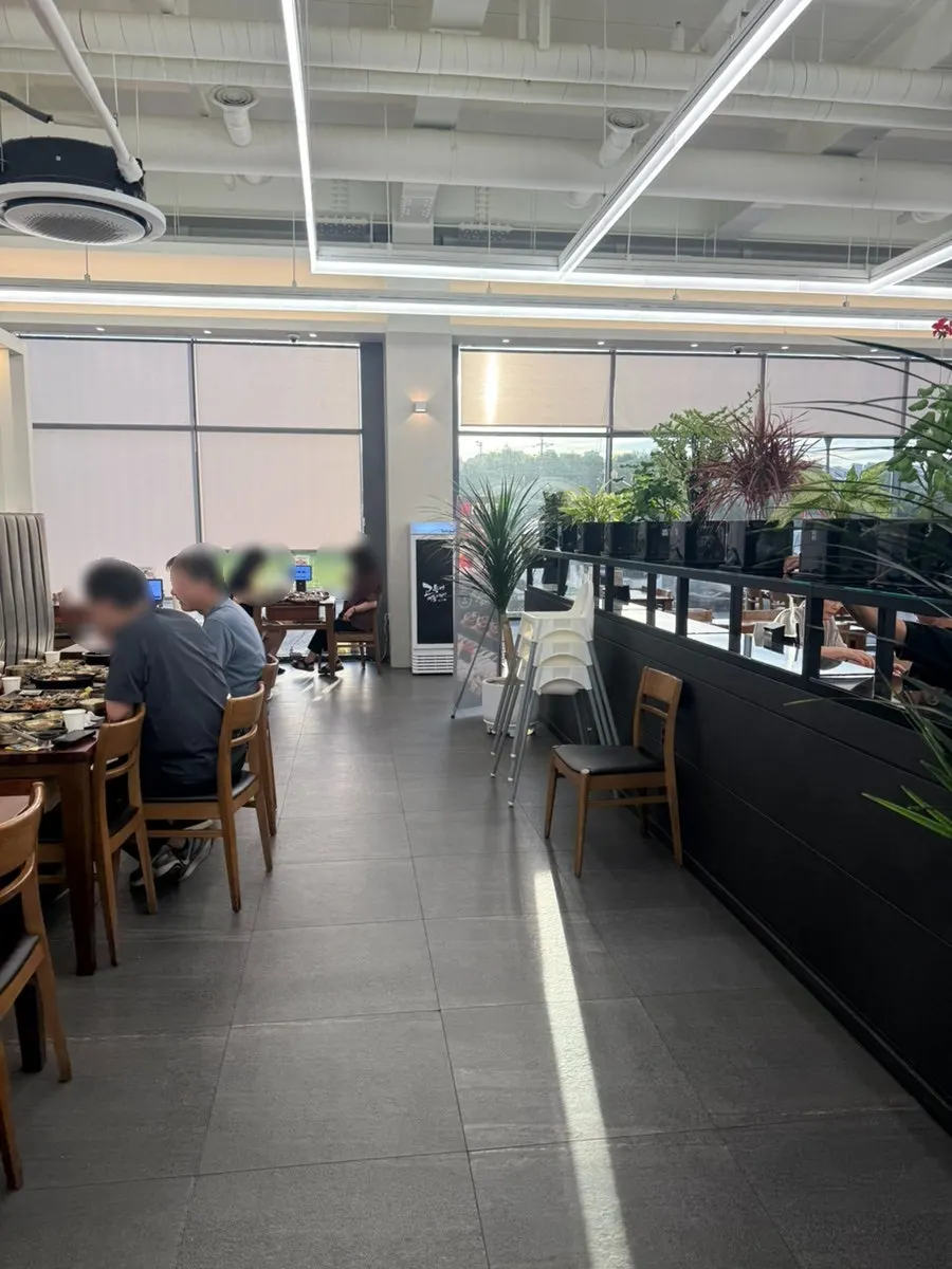 Spacious dining hall inside Godeungeo Myeongpumi Doeda Suwon Branch