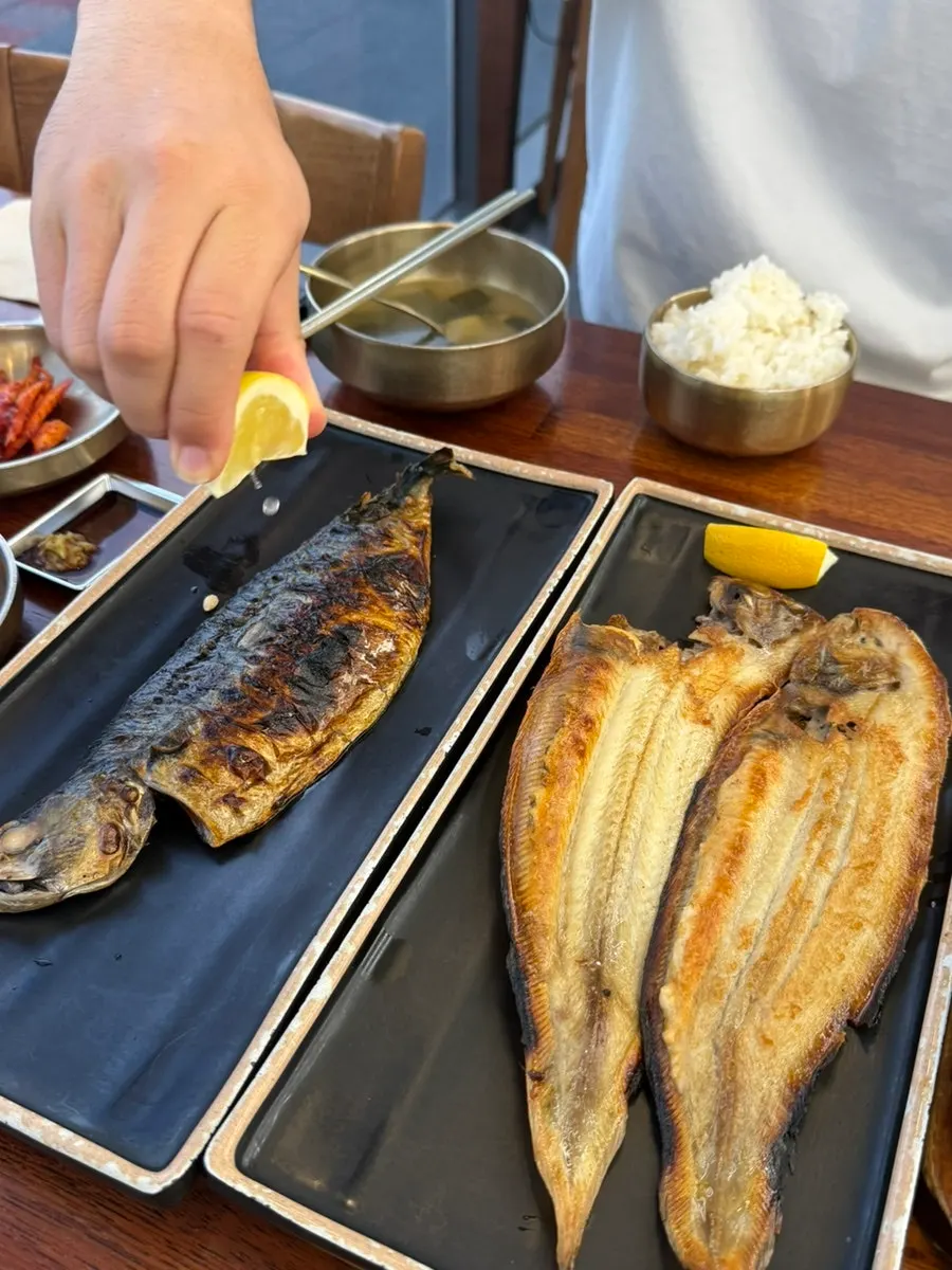 Grilled mackerel with two smaller bakdae fillets