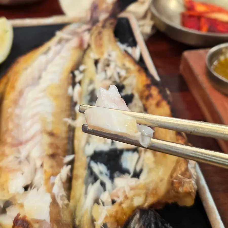 통으로 구워 나온 통민어구이