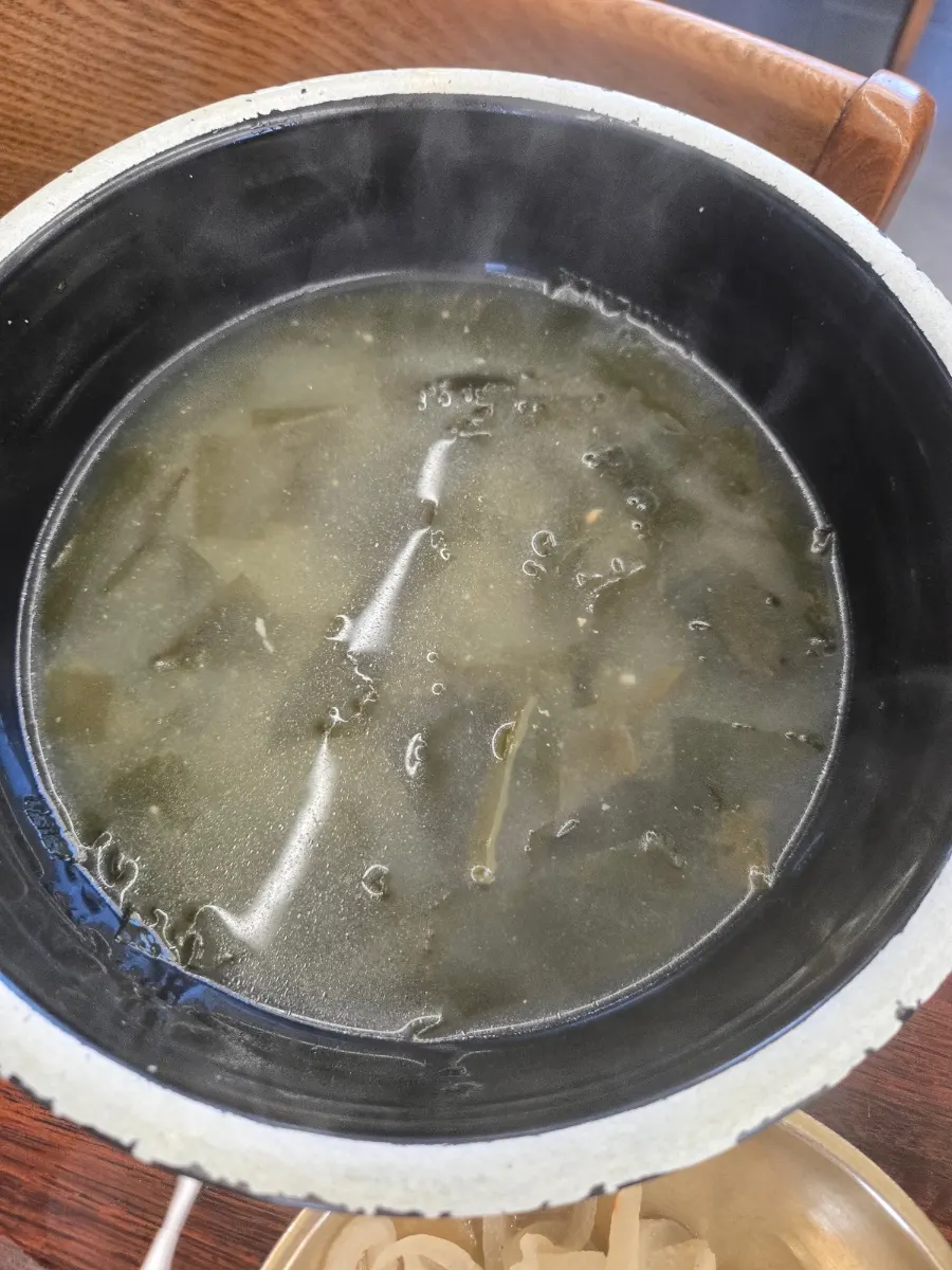 Table with 7 basic side dishes and seaweed soup