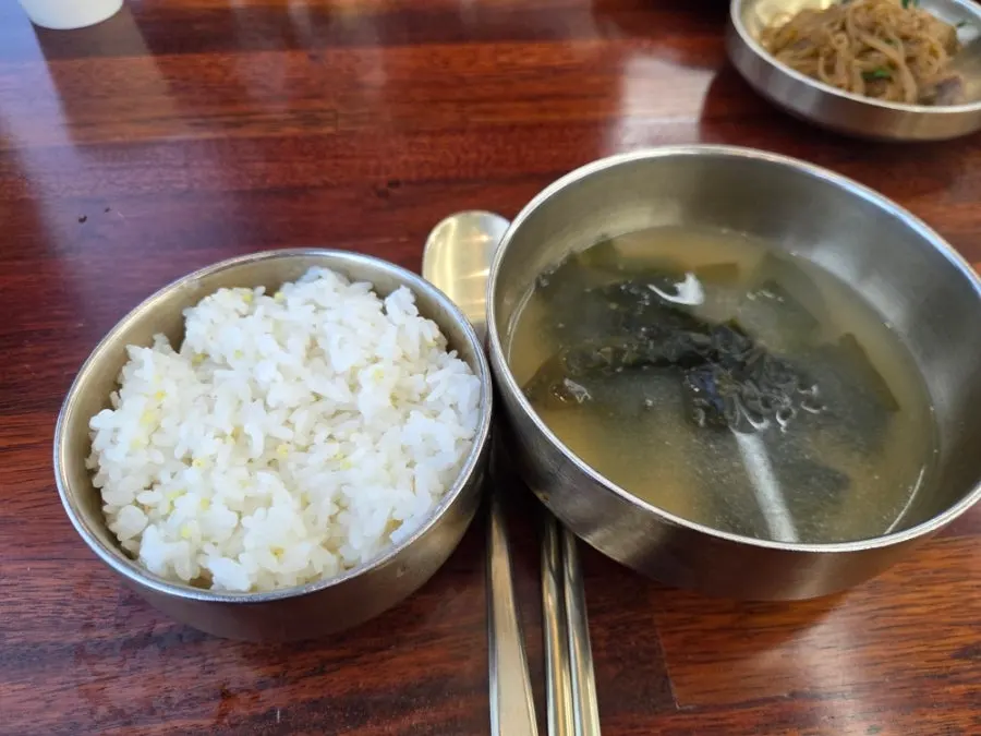 Refillable rice and seaweed soup