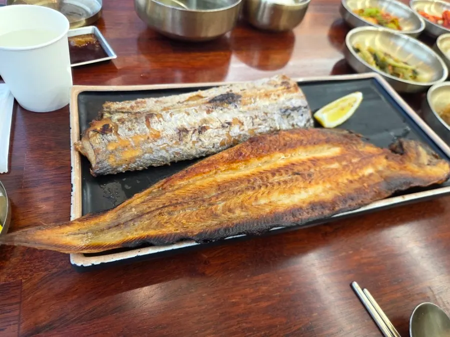 Grilled cutlassfish on a long plate