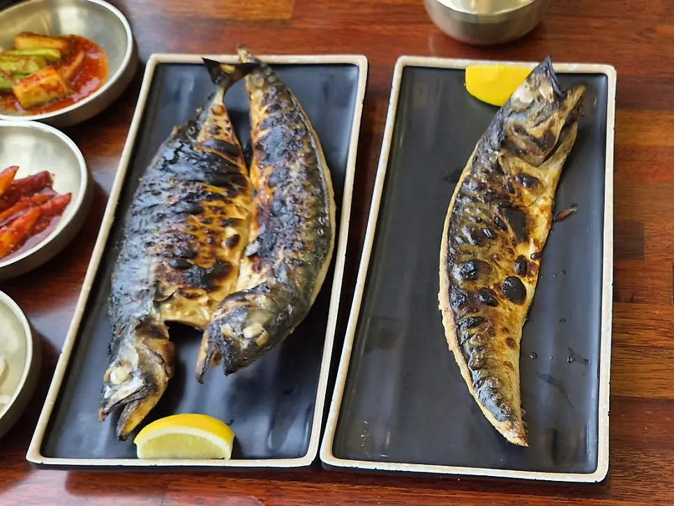 A full meal with grilled mackerel and rice