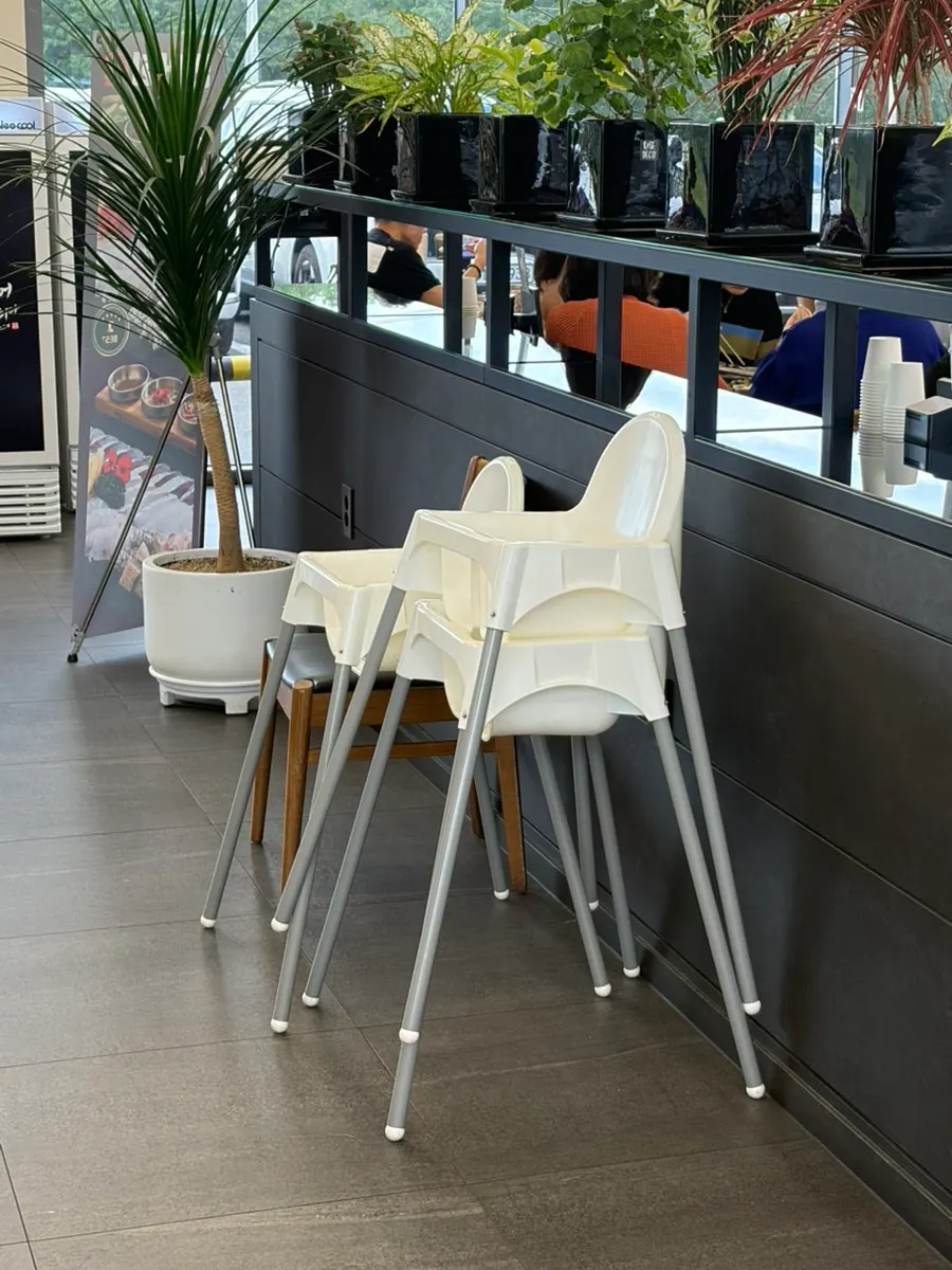 Overall view of the self-serve bar corner