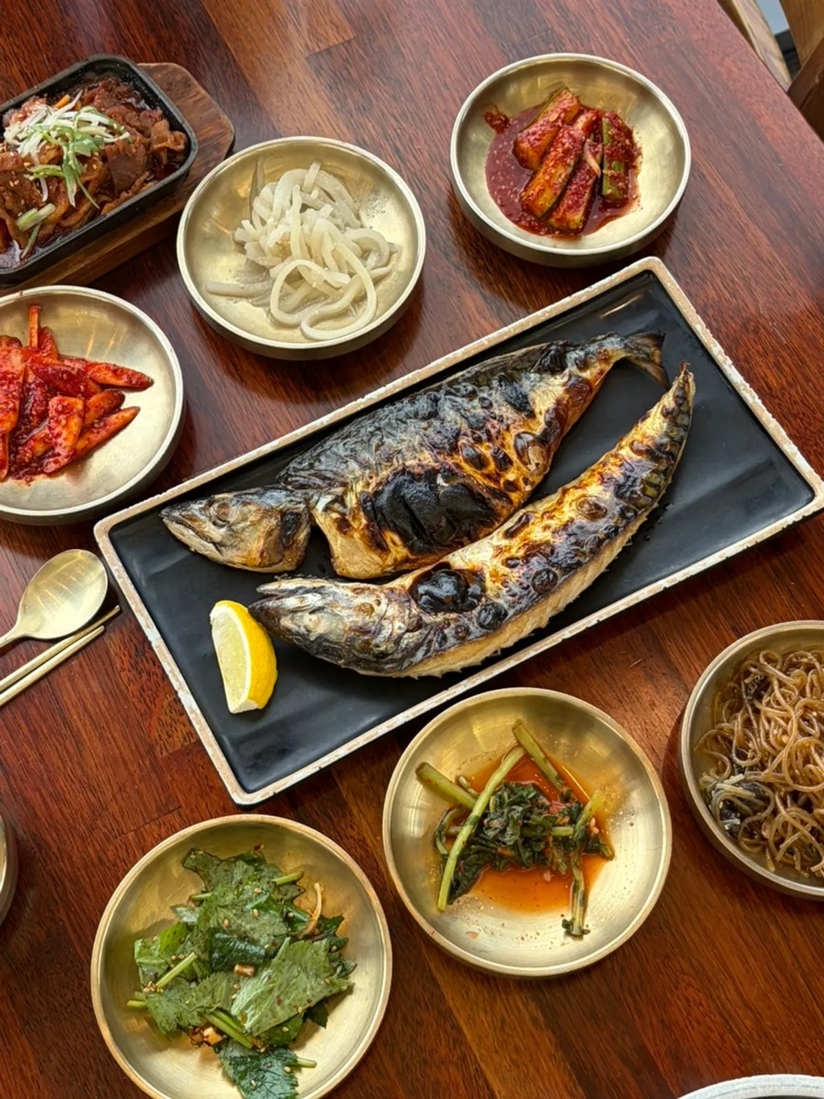 Basic side dishes including stir-fried pork and water parsley salad