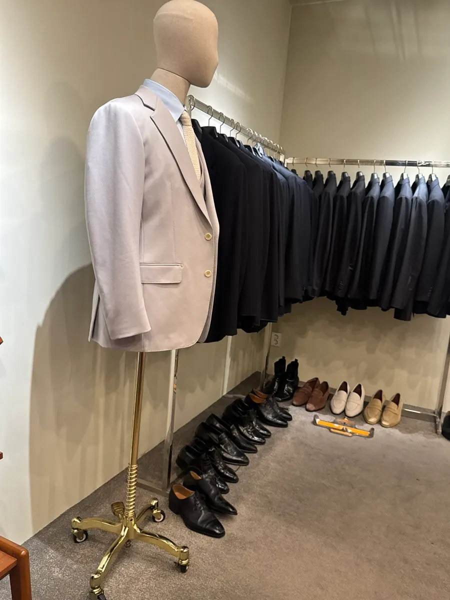 オーダースーツ生地のスワッチ展示