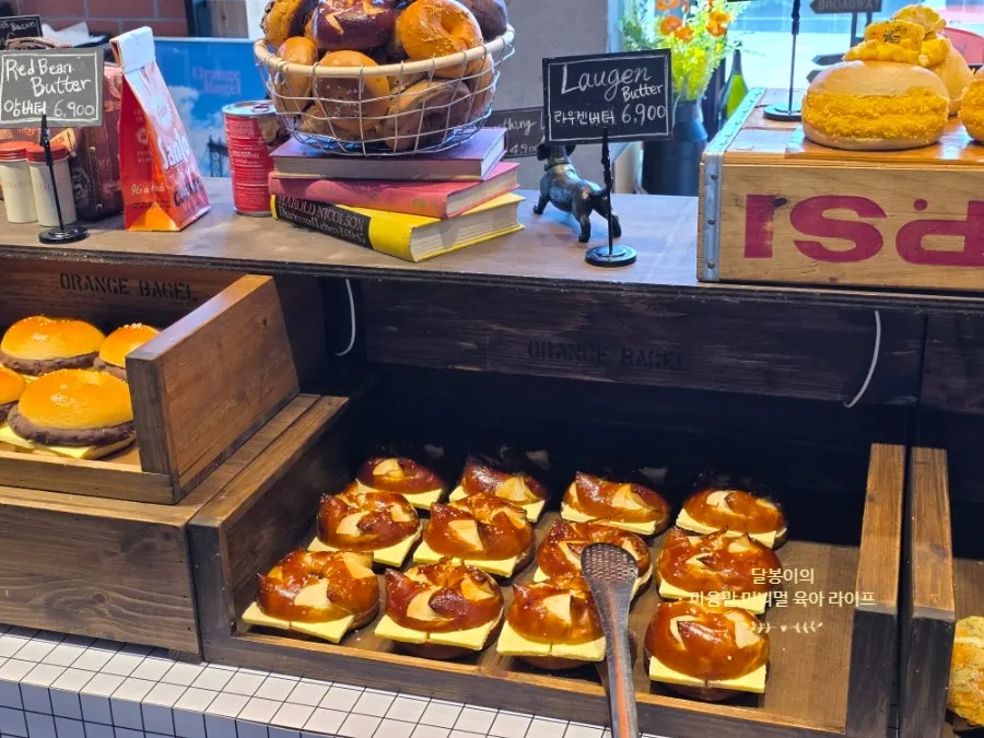 Garlic bagels on display