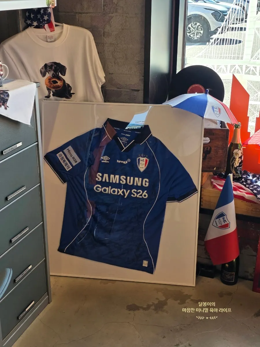 Corner with café goods and small items