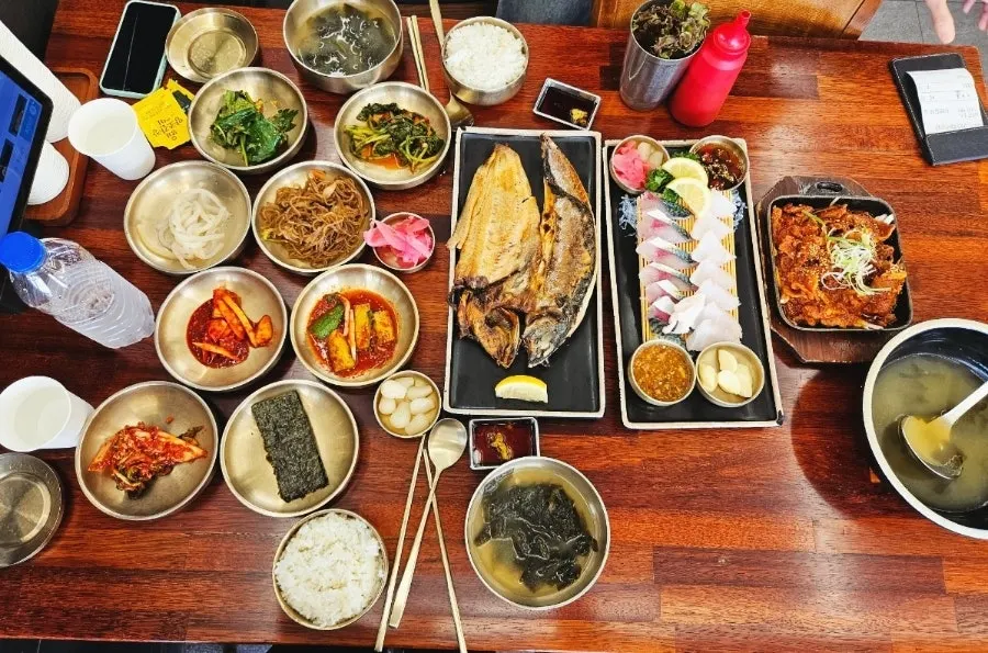 Table set for the myeongpum jeongsik for two