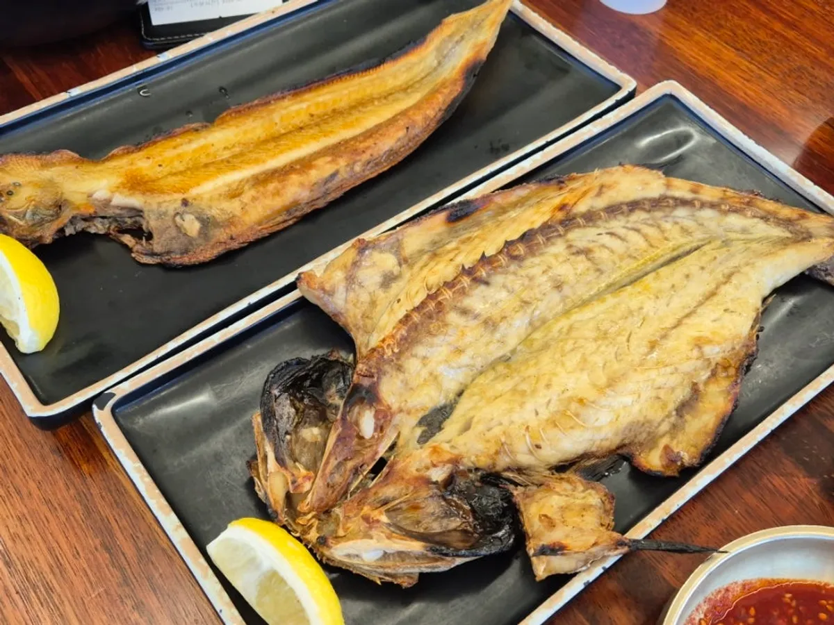 Grilled premium croaker and bakdae sole served together