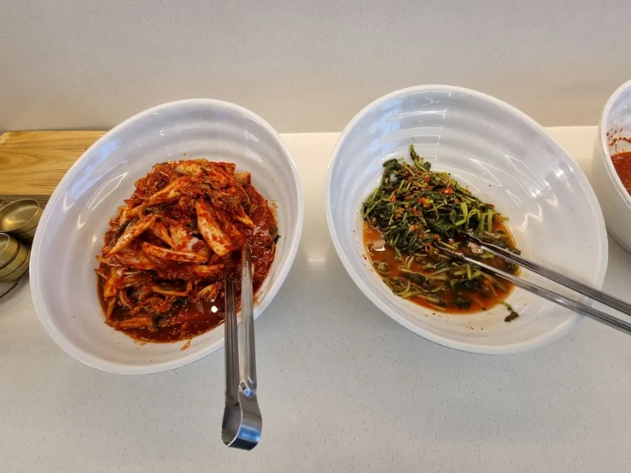 Self-serve bar for extra side dishes