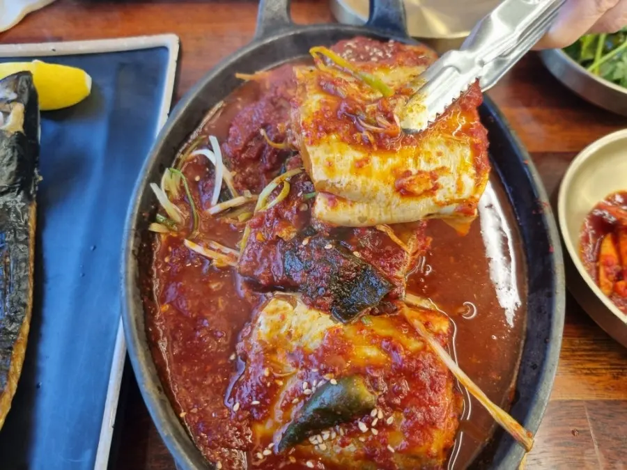 Braised cutlassfish for two served in a pot