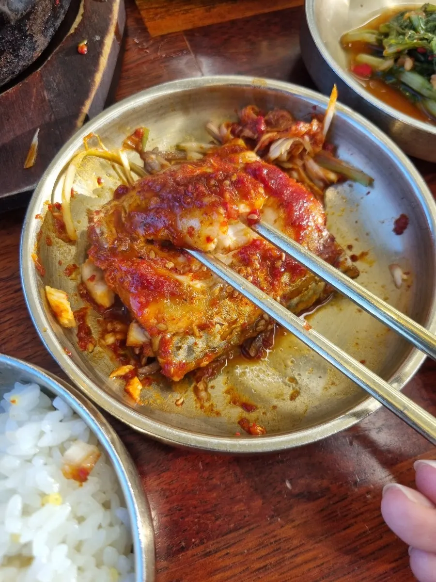 Cutlassfish flesh and braising sauce placed on rice
