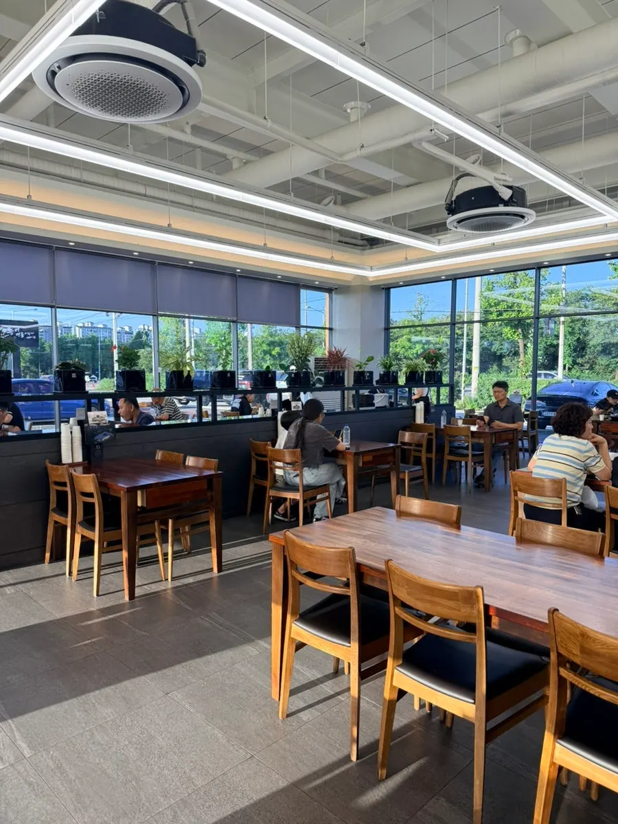 Restaurant seating with group tables