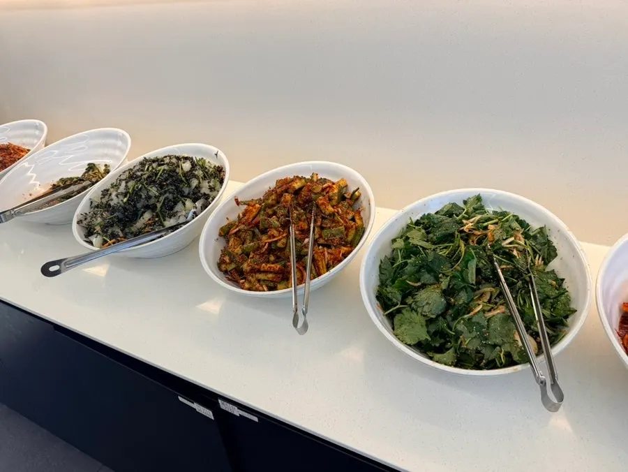 Main-course-level dishes at the self-bar corner