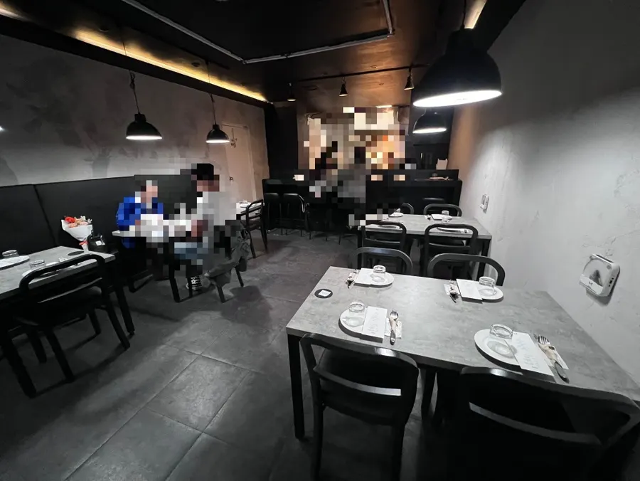 デートや家族の外食向けのHadoのテーブルセッティング