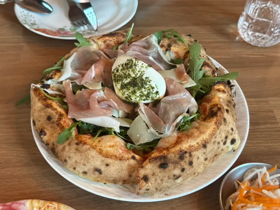 Introduction to the wood-fired pizza at The European Haenggung Main Branch