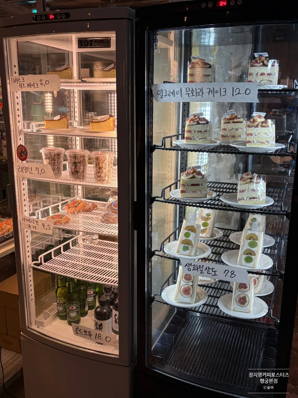 Dessert and cake display case