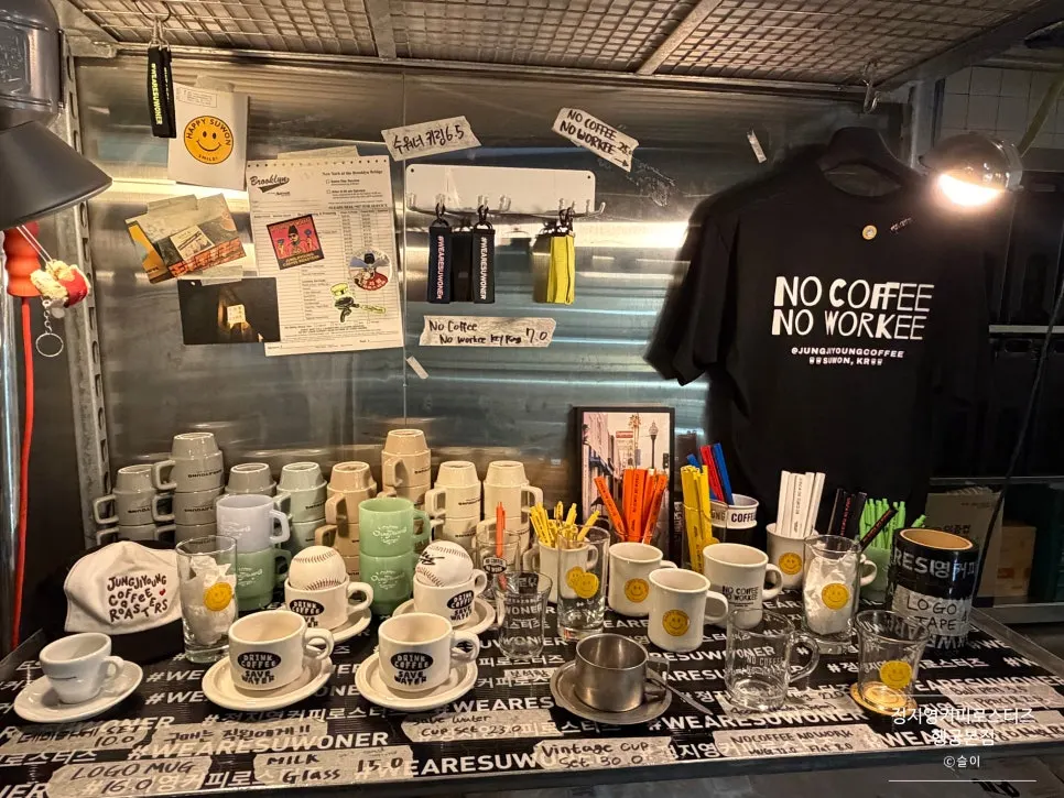 Display shelf of Suwon souvenir goods