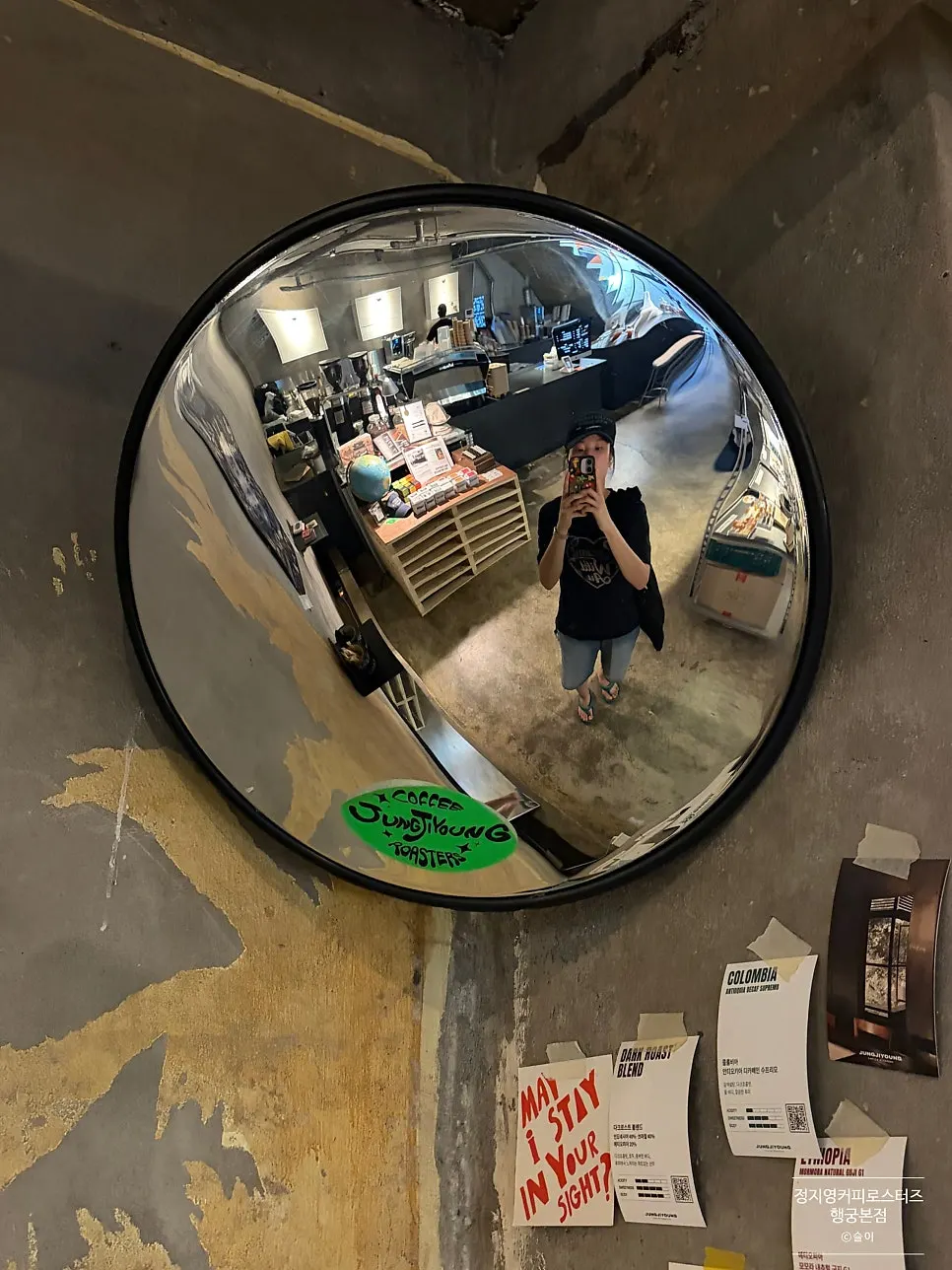 Photo-spot-like interior space in the café