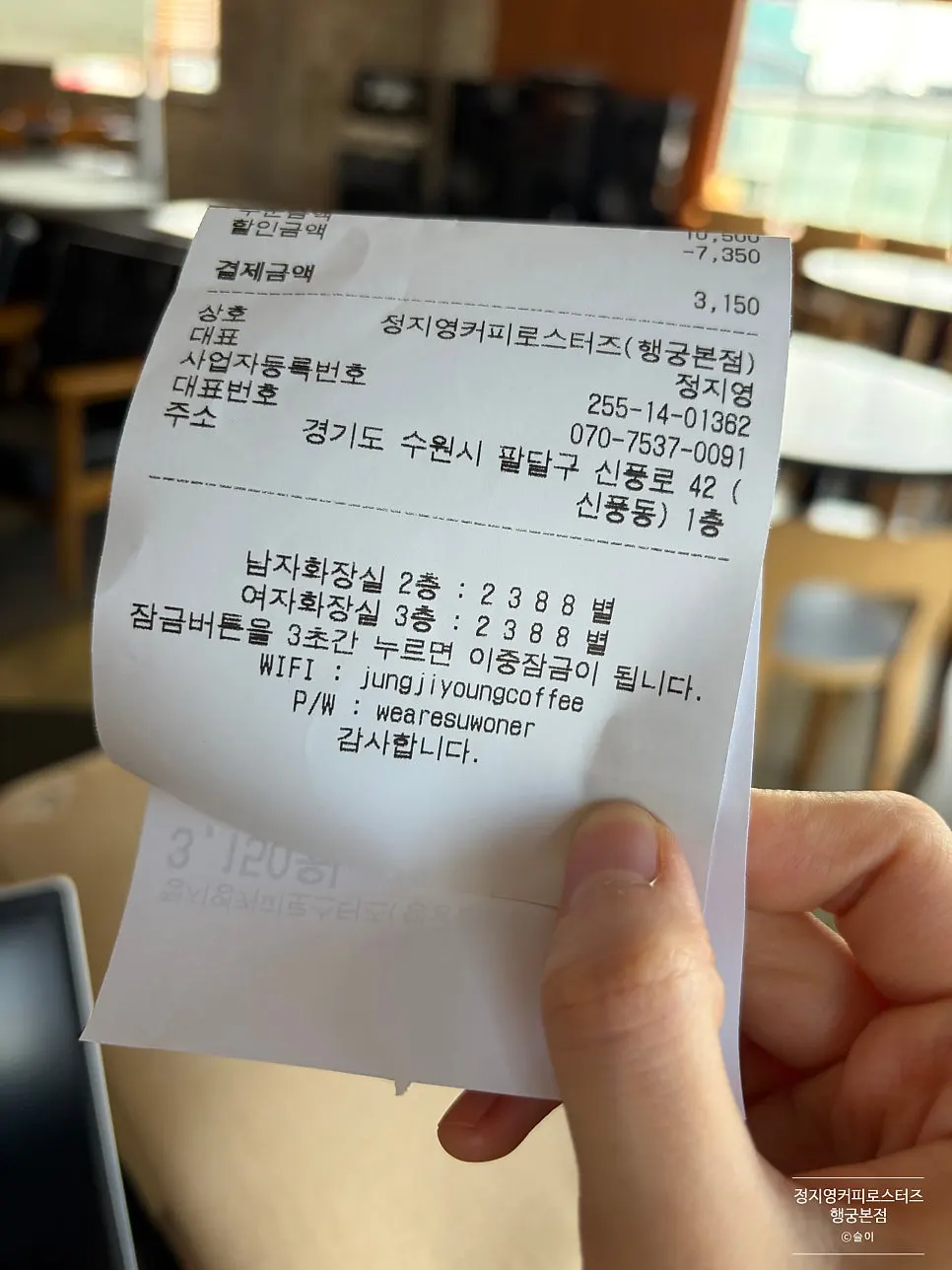 Decaf iced Americano placed on the table