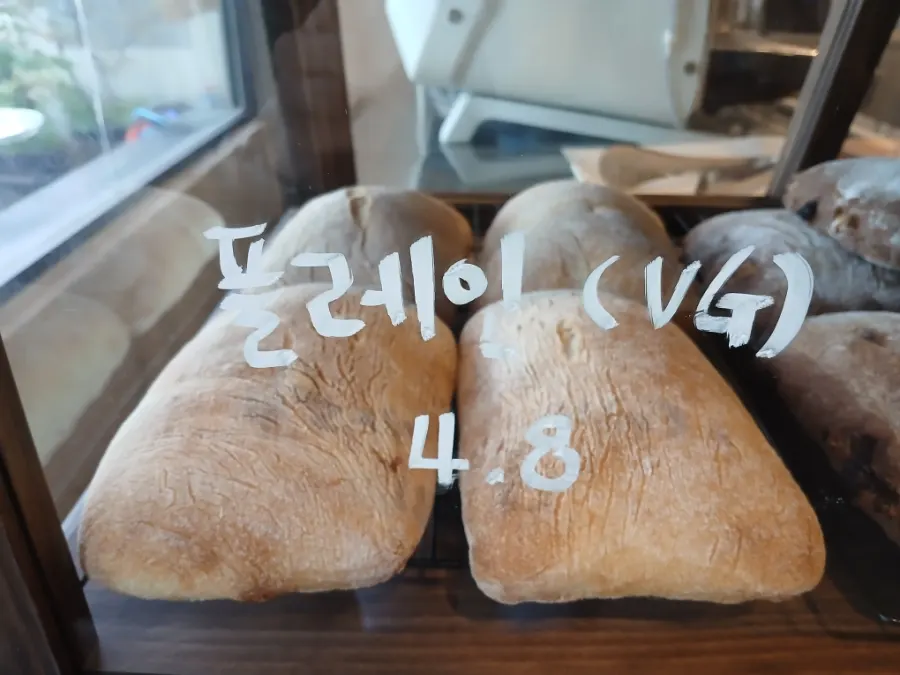 카페인포커스 플레인 치아바타와 초코무화과 치아바타