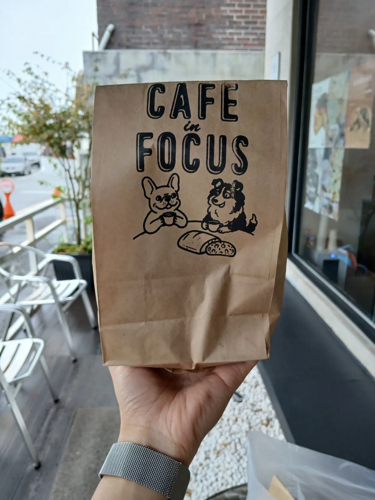 치아바타 3종을 담은 카페인포커스 종이봉투 포장