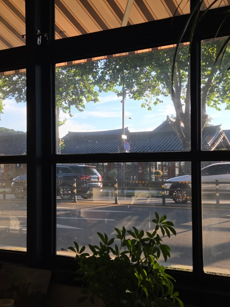 View in front of Nonchalant Lounge on a weekday afternoon