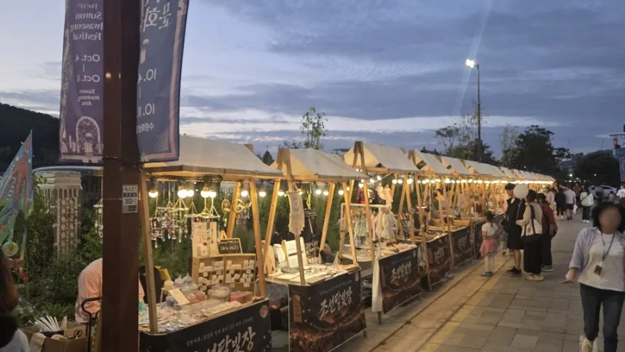 Evening scenery of the Joseon Moonlight Market outing