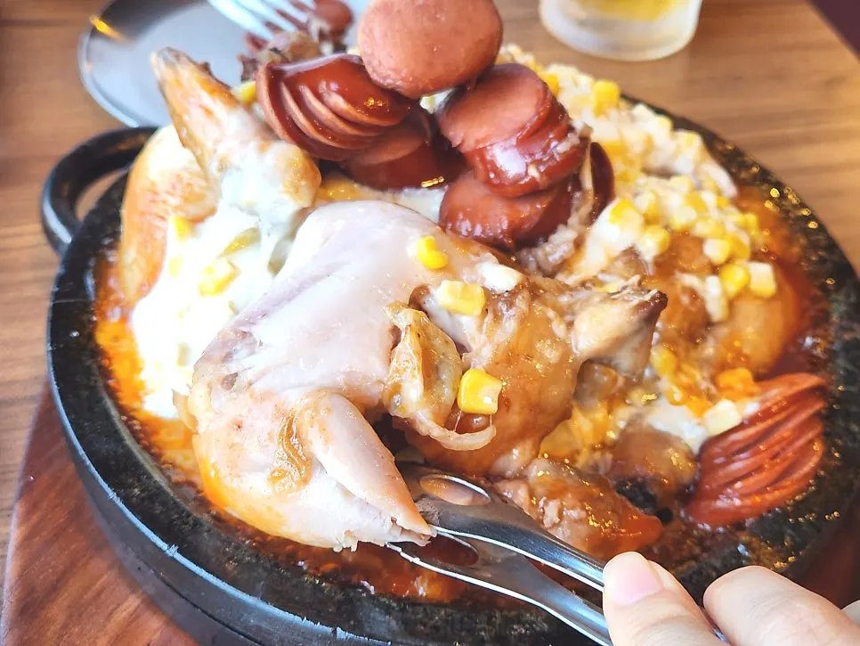 야들야들한 장작구이 통닭 속살