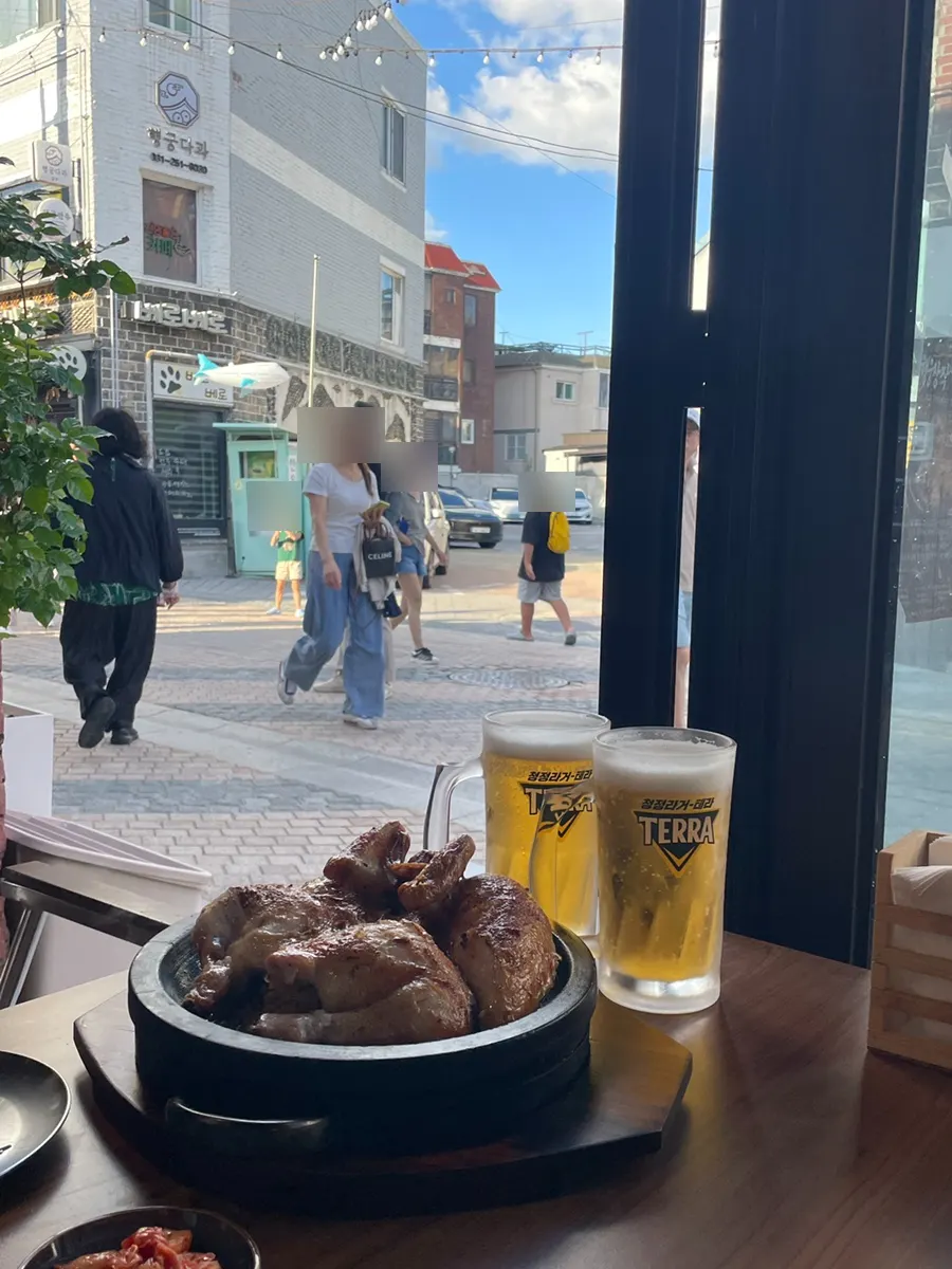 통닭과 테라 생맥주 500cc 치맥 상차림