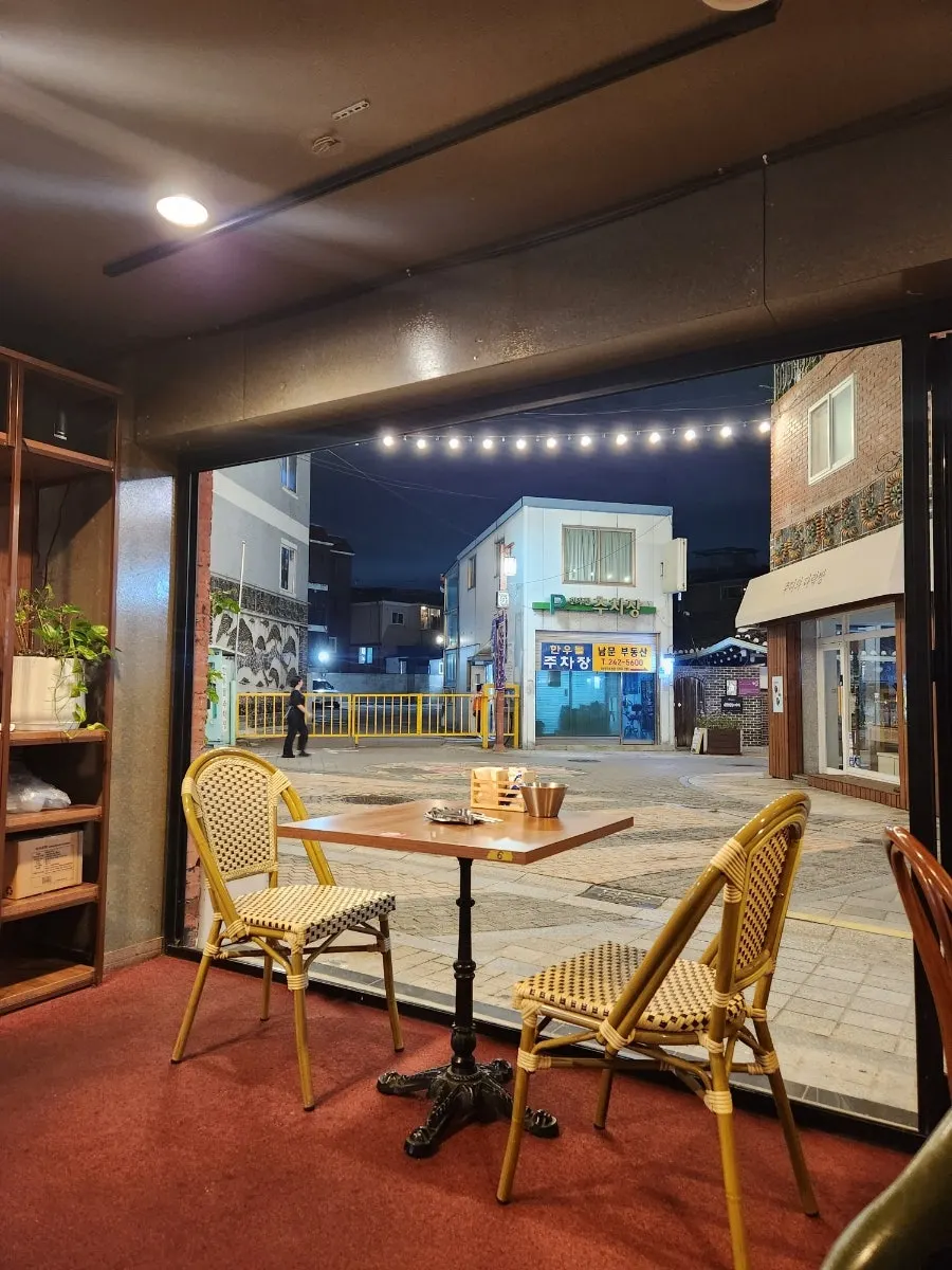 통닭에 맥주 한잔하기 좋은 야장 좌석