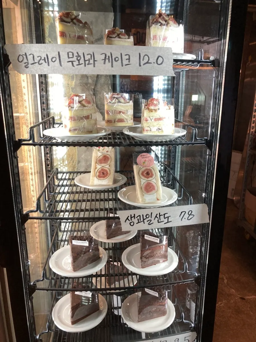 Jeong Ji-young Coffee branded goods and cold brew on display