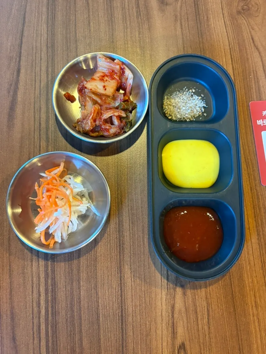 Self-service corner for sauces and side dishes
