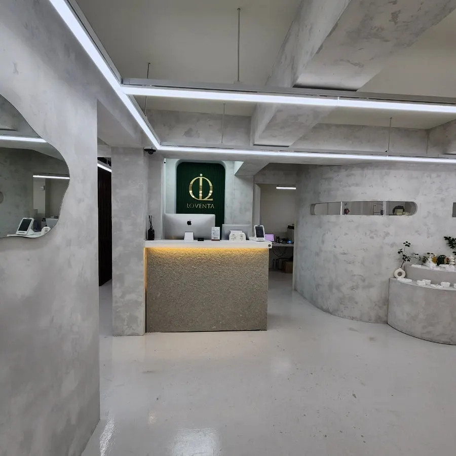 Entrance and front desk at Loventa Suwon Haenggung