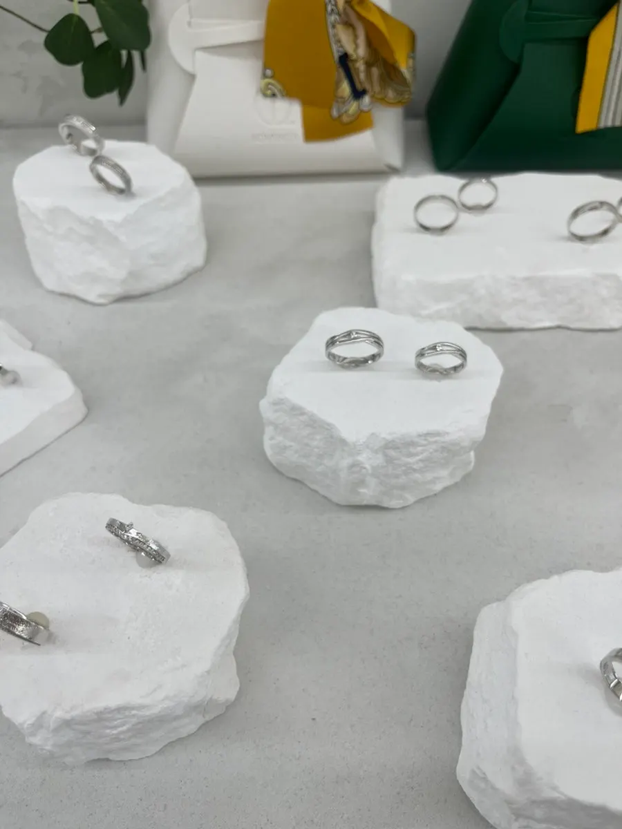 Simple and unique ring sample designs