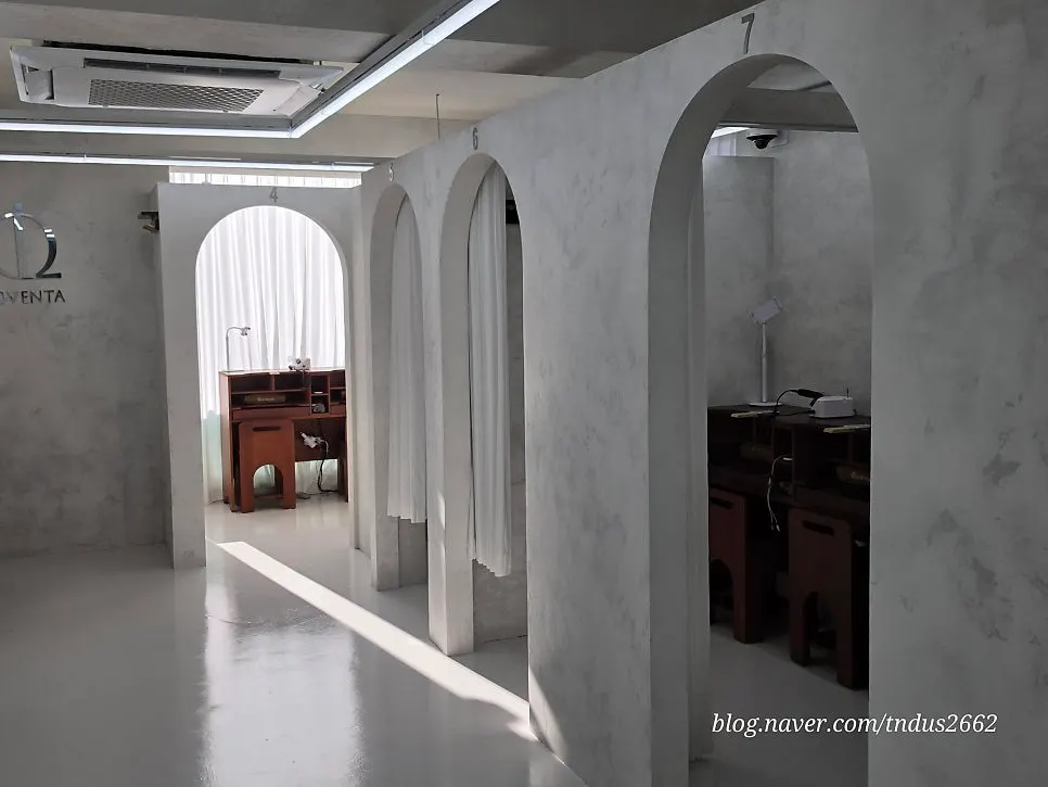 Interior space of the ring studio Loventa Suwon Haenggung