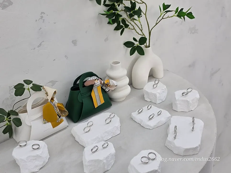 Ring designs on display at Loventa Suwon Haenggung
