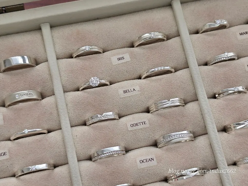 Sample ring from the Loventa ring design lineup