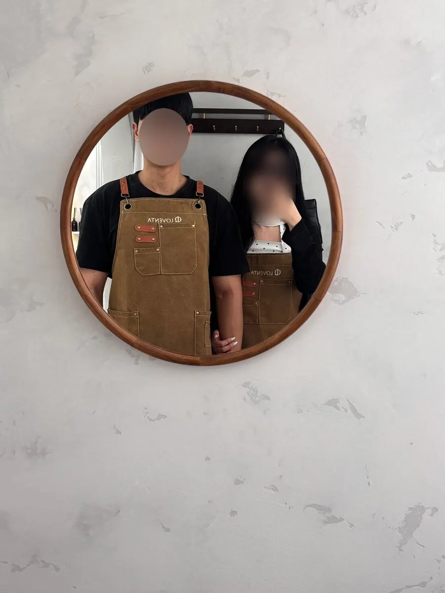 룸 내부 옷걸이와 소지품 보관 공간