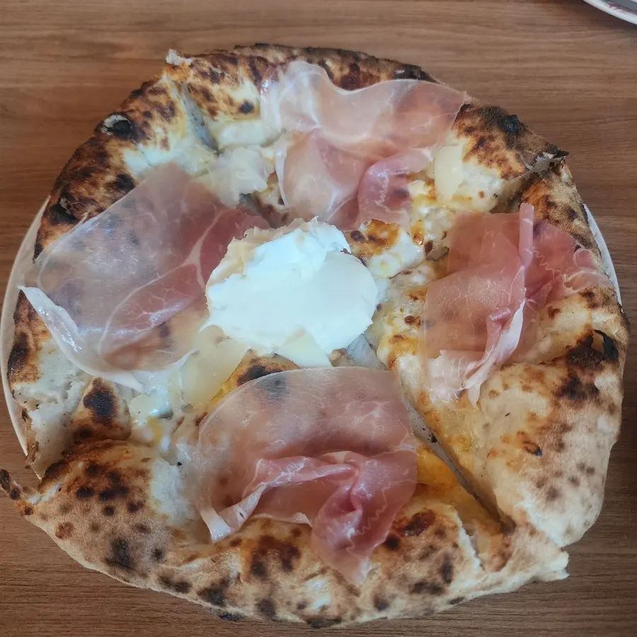 Quattro formaggi ham pizza