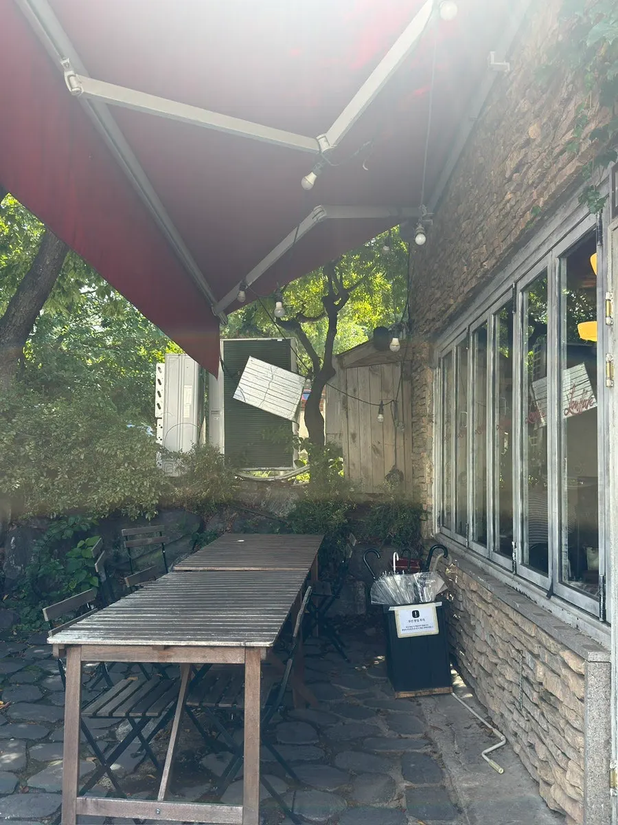 로우파이브 방문 정보가 안내된 매장 사진