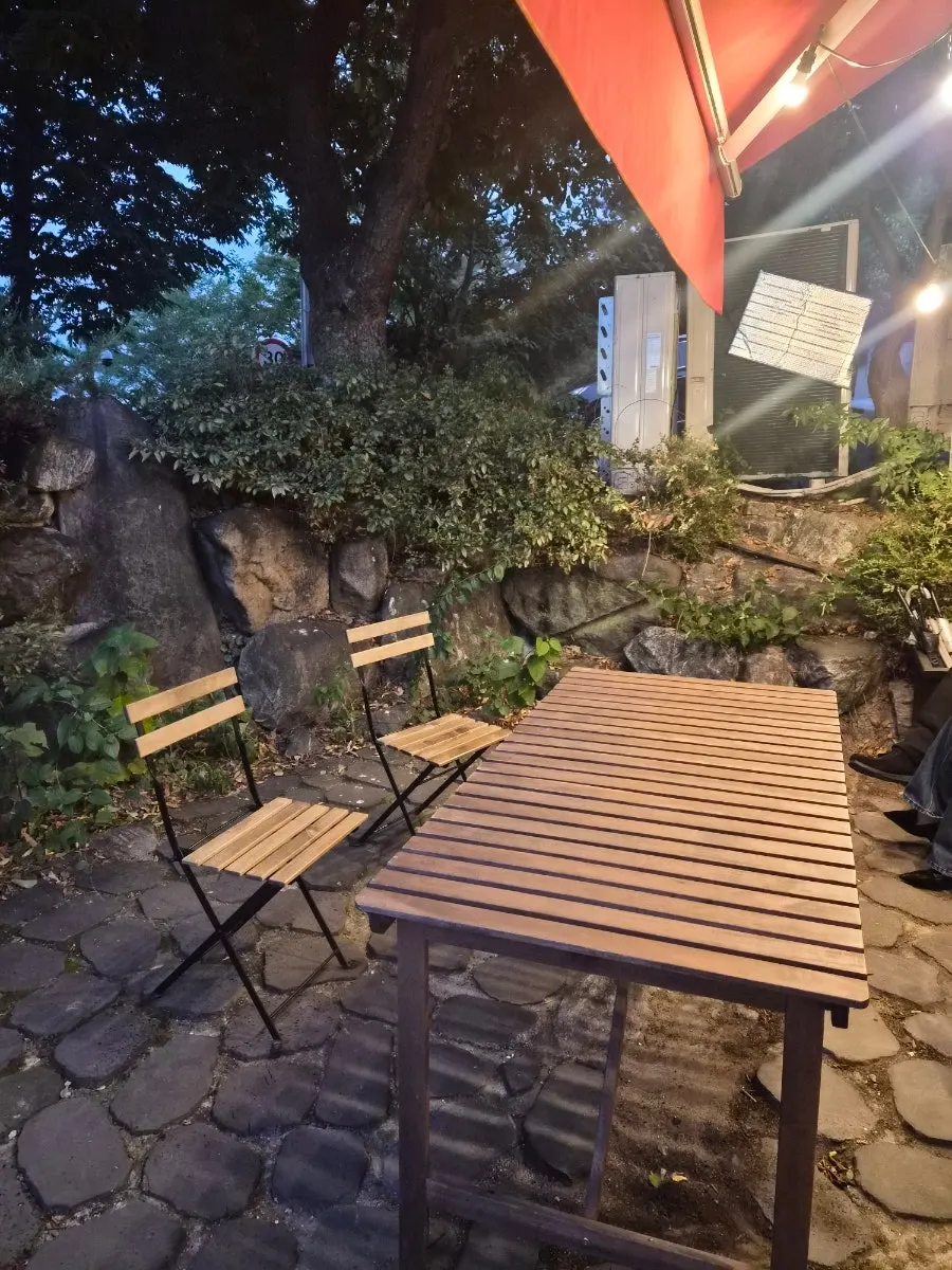 Low Five waiting area