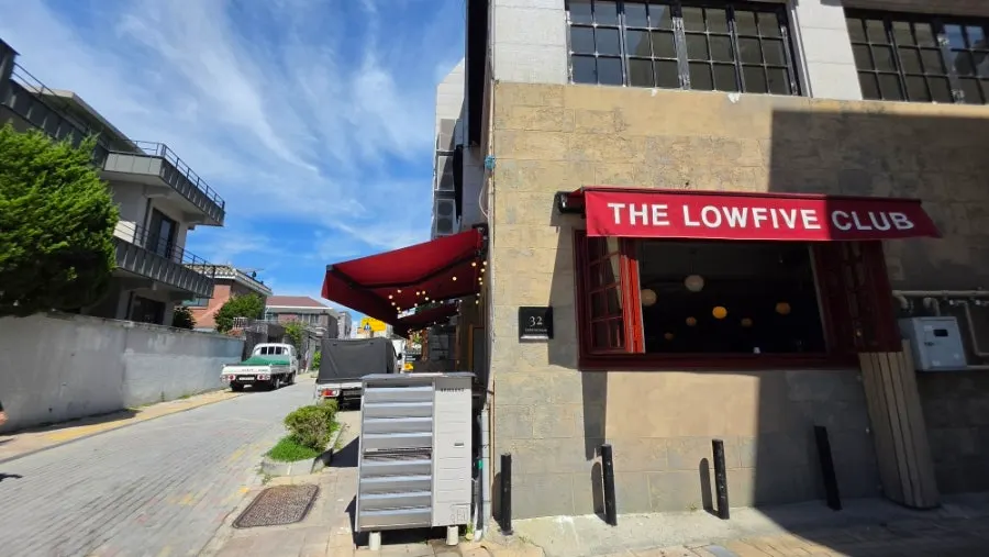 European-style exterior of Low Five Sinpung