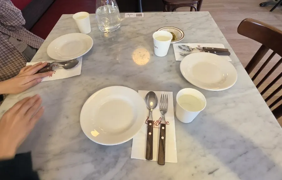Tables inside Low Five Sinpung
