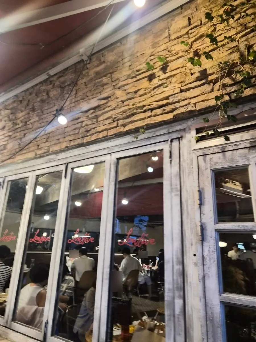 Inside of the restaurant viewed from the waiting area