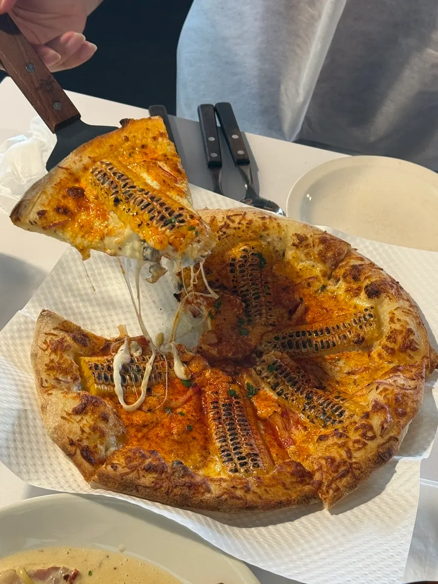 통옥수수 토핑 옥수수피자