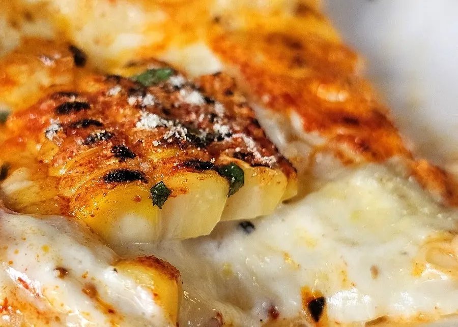 Corn wood-fired pizza for a Haenggung-dong date